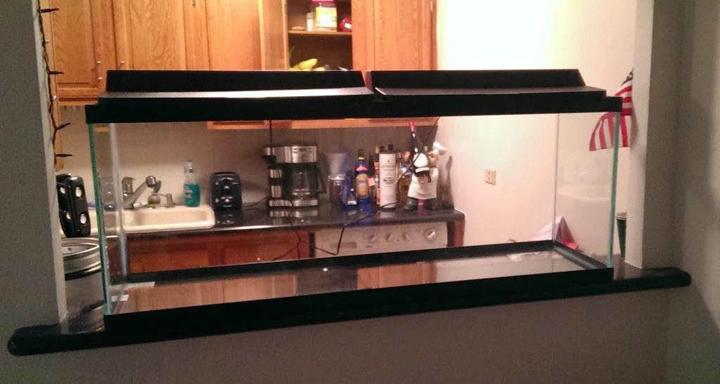 Fish tank ledge